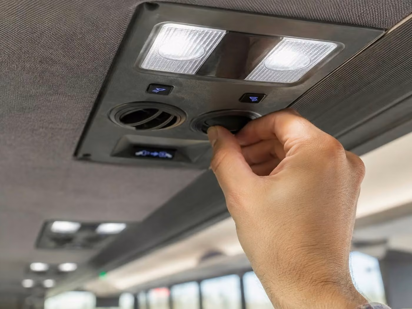 royal palm beach 15 passenger minibus air conditioning