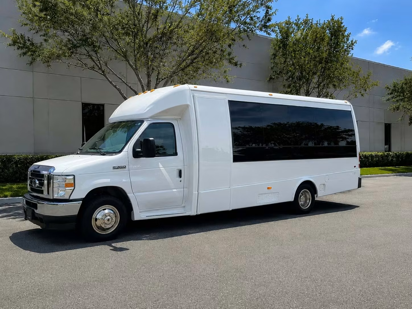 royal palm beach 15 passenger minibus rental