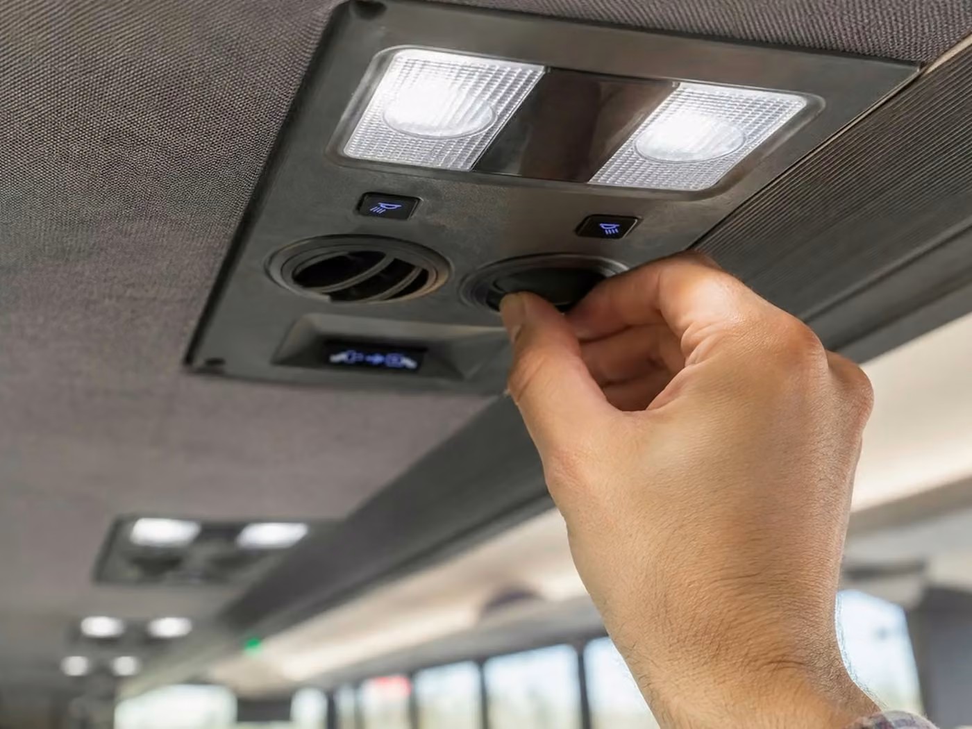 royal palm beach 18 passenger minibus climate control