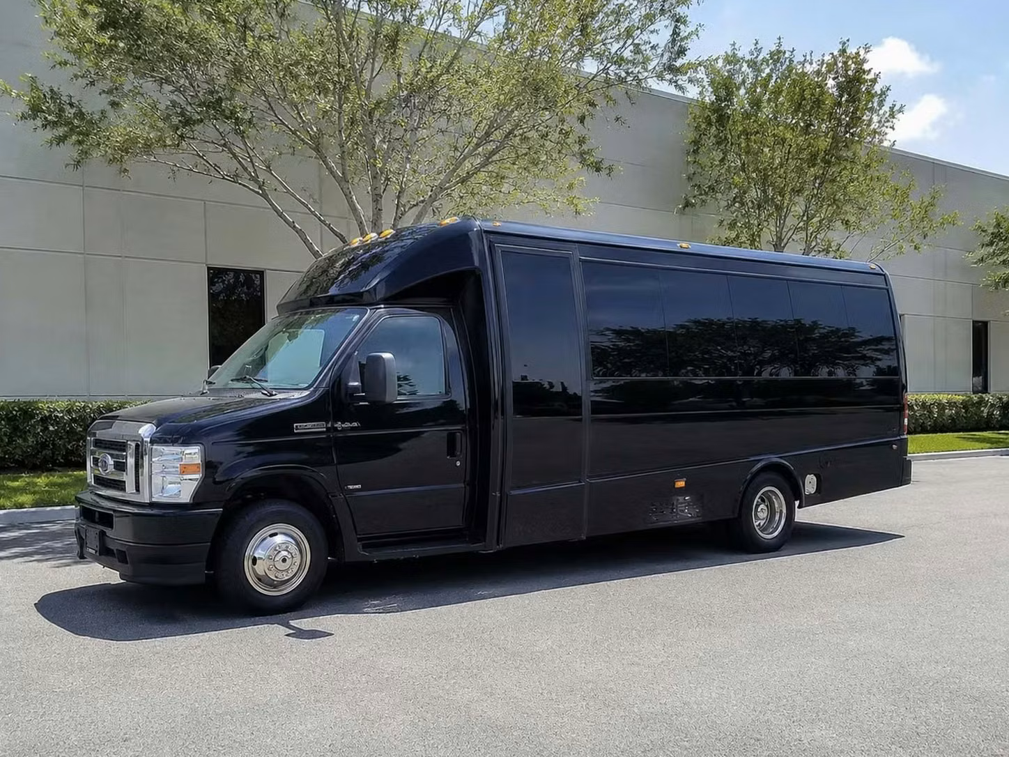 royal palm beach 18 passenger minibus rental