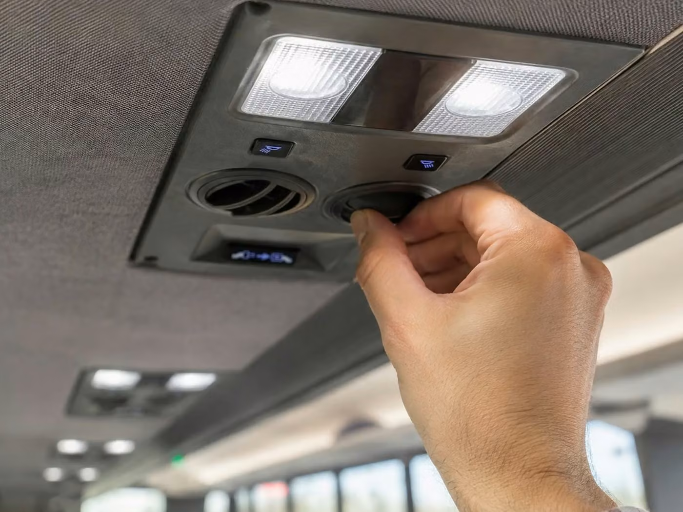royal palm beach 30 passenger minibus air conditioning