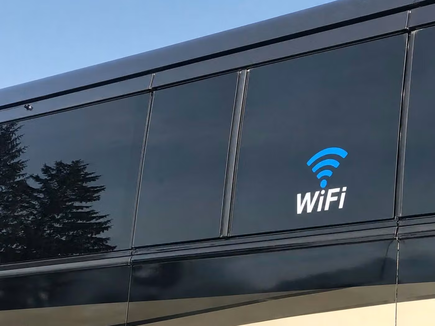 royal palm beach 30 passenger minibus wifi