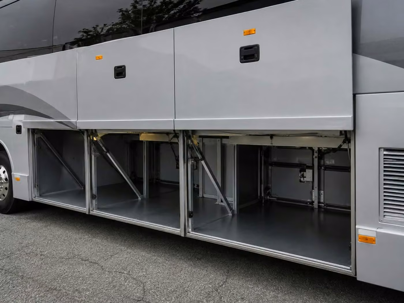 royal palm beach 56 passenger charter bus luggage bays